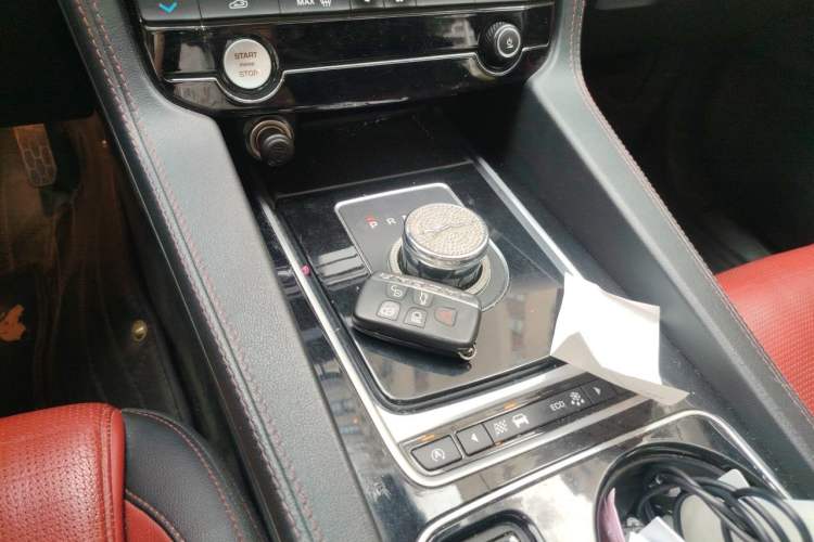 Used Jaguar F-PACE 2016 2.0T Two-Wheel-Drive R-Sport Sport Edition Gear Lever