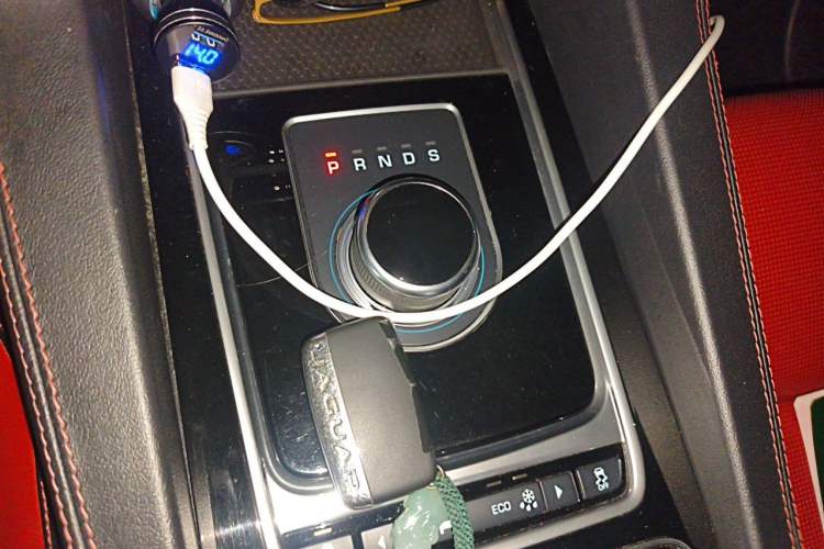 Used Jaguar F-PACE 2016 2.0T Two-Wheel Drive Urban Luxury Edition Gear Lever