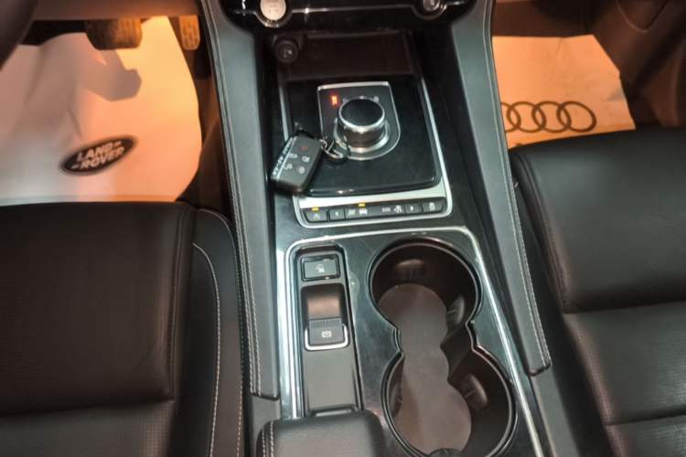 Used Jaguar F-PACE 2016 3.0 SC Four-Wheel Drive R-Sport Sport Edition Gear Lever