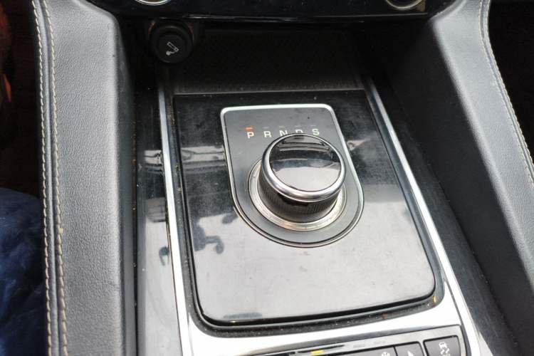 Used Jaguar F-PACE 2016 3.0 SC Four-Wheel Drive R-Sport Sport Edition Gear Lever