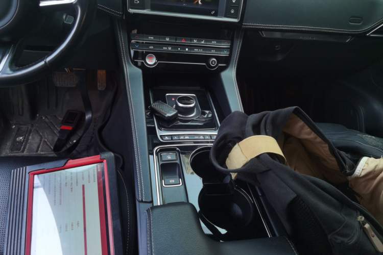 Used Jaguar F-PACE 2016 3.0 SC Four-Wheel Drive R-Sport Sport Edition Gear Lever