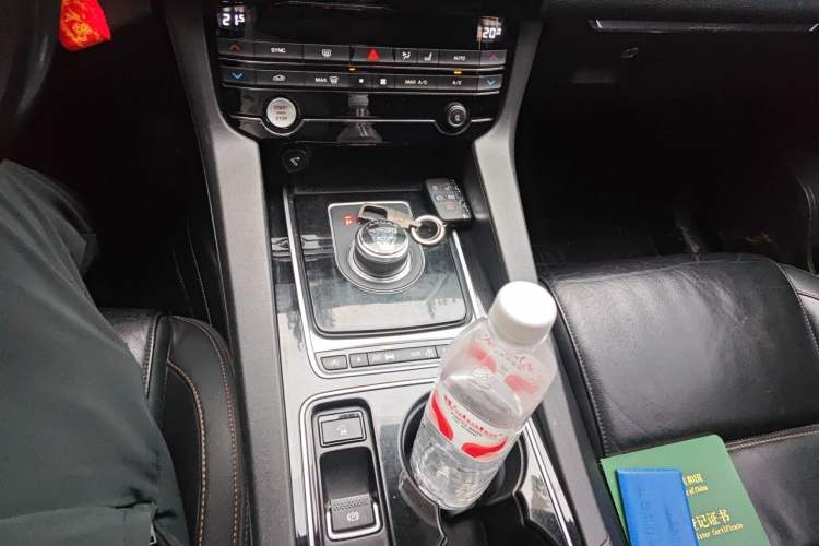 Used Jaguar F-PACE 2016 2.0T Two-Wheel Drive Urban Luxury Edition Gear Lever