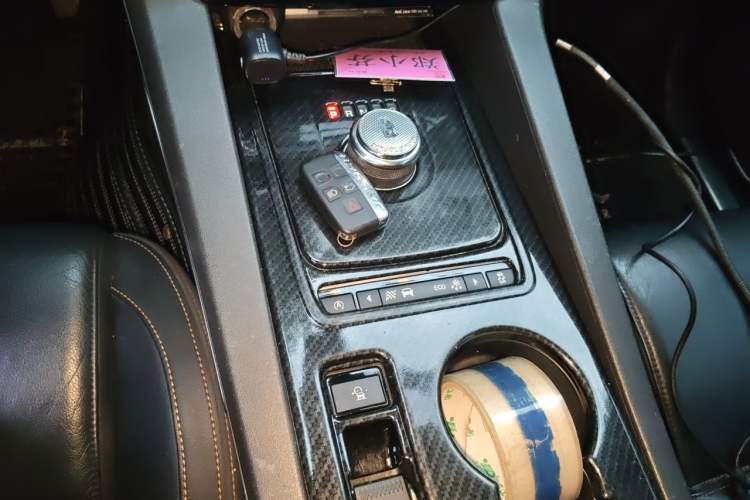 Used Jaguar F-PACE 2016 2.0T Two-Wheel Drive Urban Luxury Edition Gear Lever