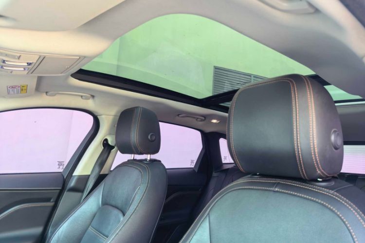 Used Jaguar F-PACE 2016 2.0T Two-Wheel Drive Urban Luxury Edition Headliner