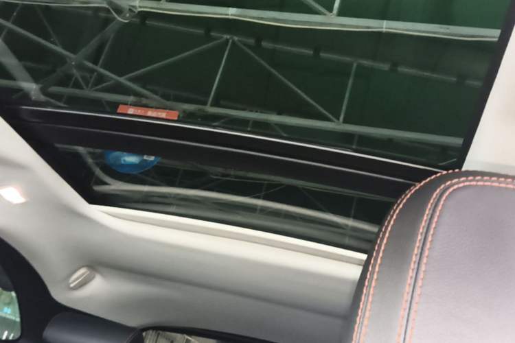 Used Jaguar F-PACE 2016 2.0T Two-Wheel Drive Urban Luxury Edition Headliner