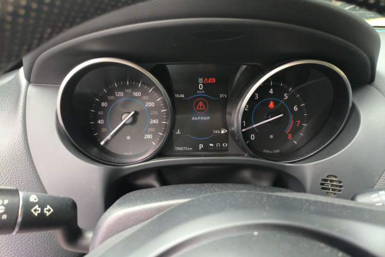 Used Jaguar F-PACE 2016 2.0T Two-Wheel Drive Urban Luxury Edition Instrument Cluster
