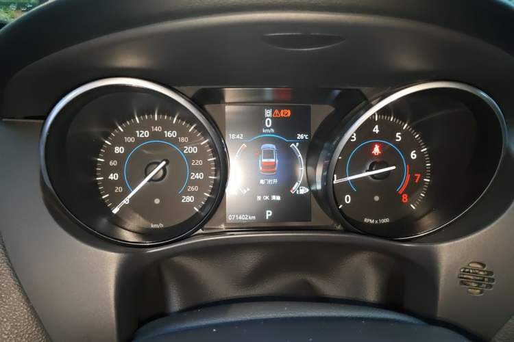 Used Jaguar F-PACE 2016 2.0T Two-Wheel Drive Urban Luxury Edition Instrument Cluster