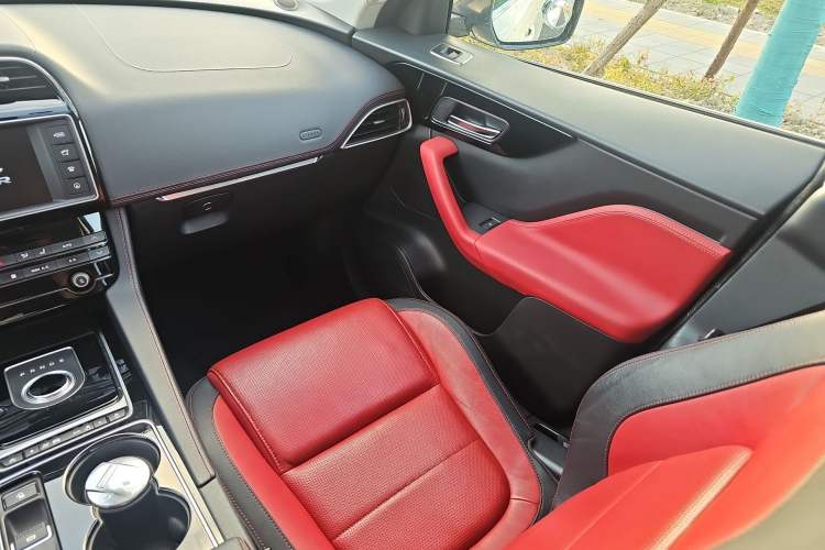 Used Jaguar F-PACE 2016 3.0 SC Four-Wheel Drive R-Sport Sport Edition Interior 2