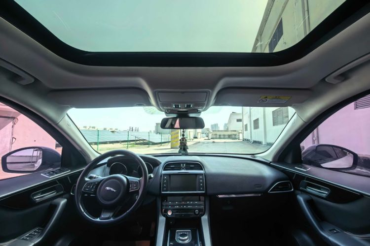 Used Jaguar F-PACE 2016 2.0T Two-Wheel Drive Urban Luxury Edition Interior 2