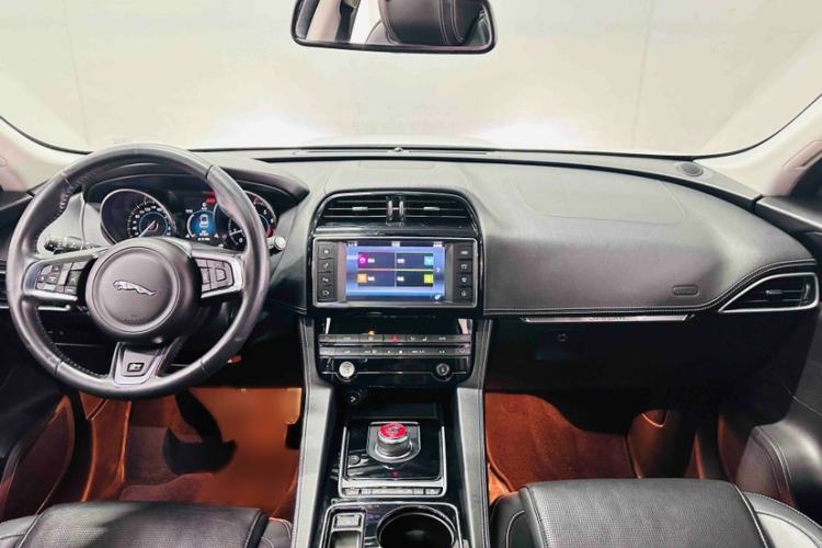 Used Jaguar F-PACE 2016 3.0 SC Four-Wheel Drive R-Sport Sport Edition Interior 2