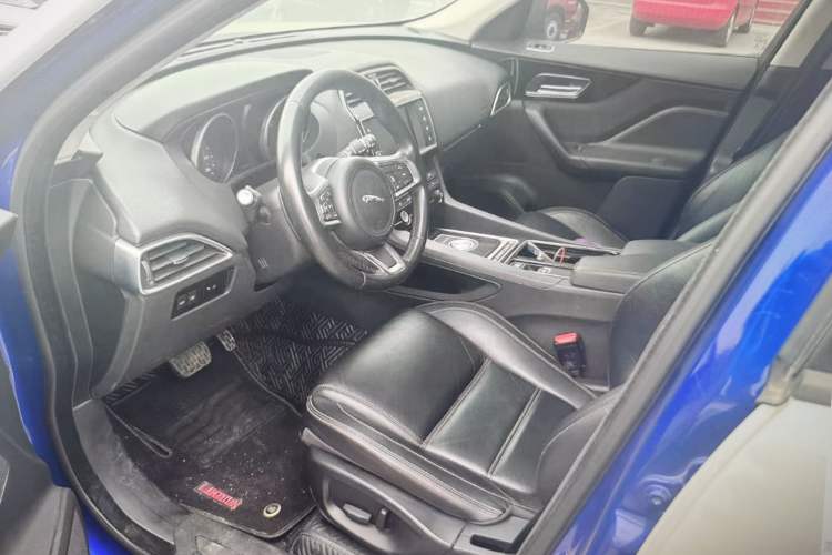 Used Jaguar F-PACE 2016 2.0T Two-Wheel Drive Urban Luxury Edition Interior 2