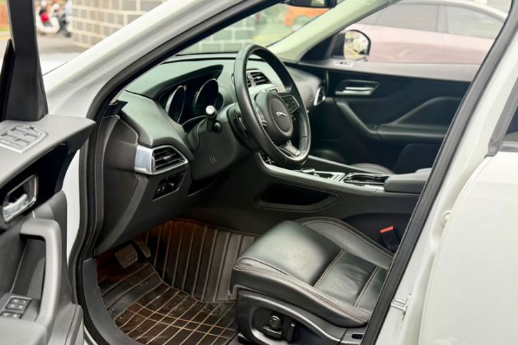 Used Jaguar F-PACE 2016 2.0T Two-Wheel Drive Urban Luxury Edition Interior 3
