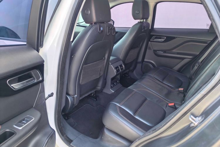Used Jaguar F-PACE 2016 2.0T Two-Wheel Drive Urban Luxury Edition Interior 4