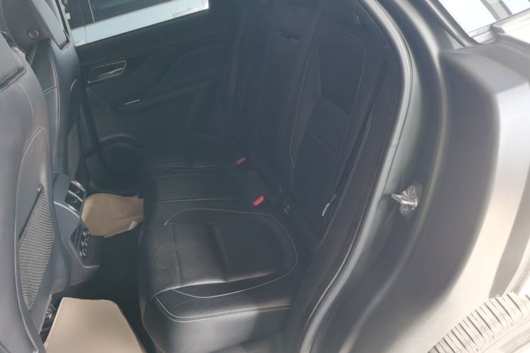 Used Jaguar F-PACE 2016 3.0 SC Four-Wheel Drive R-Sport Sport Edition Interior 4