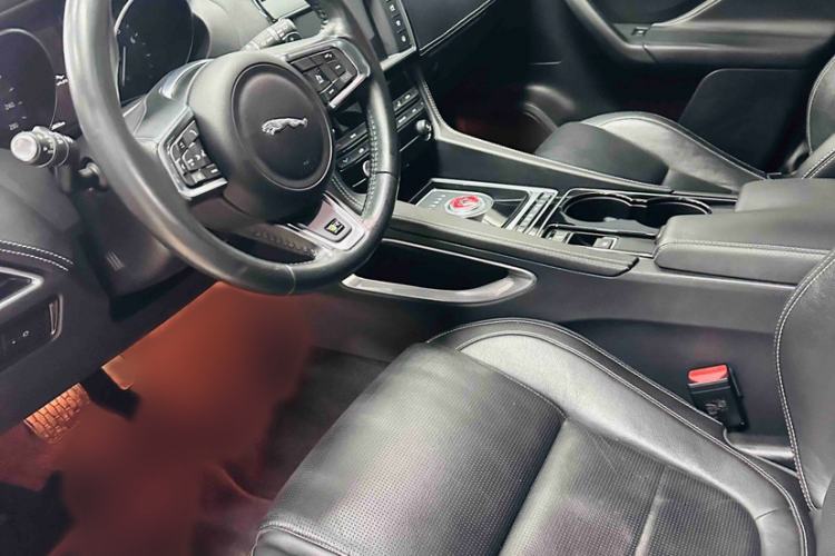 Used Jaguar F-PACE 2016 3.0 SC Four-Wheel Drive R-Sport Sport Edition Interior 5