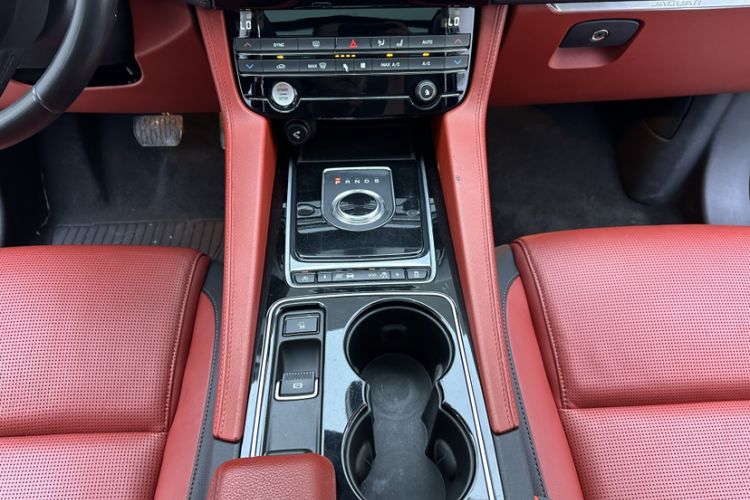 Used Jaguar F-PACE 2016 3.0 SC Four-Wheel Drive R-Sport Sport Edition Interior 5