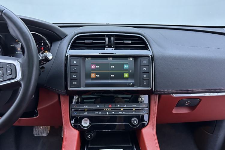 Used Jaguar F-PACE 2016 3.0 SC Four-Wheel Drive R-Sport Sport Edition Interior 7