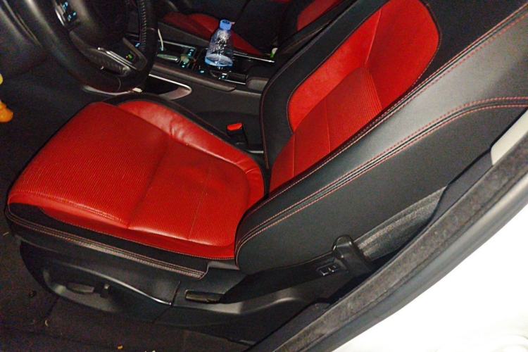 Used Jaguar F-PACE 2016 2.0T Two-Wheel Drive Urban Luxury Edition Left Front Seat