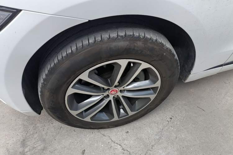 Used Jaguar F-PACE 2016 3.0 SC Four-Wheel Drive R-Sport Sport Edition Left Front Wheel Hub