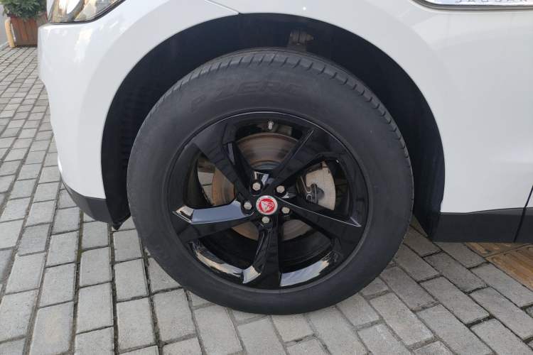 Used Jaguar F-PACE 2016 2.0T Two-Wheel Drive Urban Luxury Edition Left Front Wheel Hub