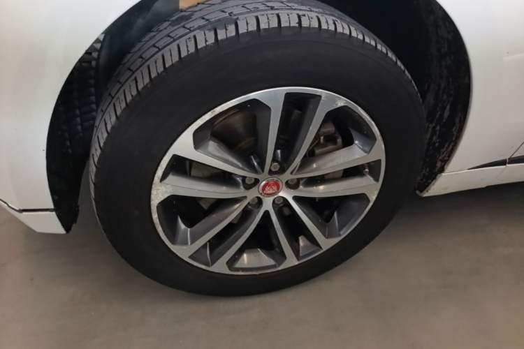 Used Jaguar F-PACE 2016 3.0 SC Four-Wheel Drive R-Sport Sport Edition Left Front Wheel Hub