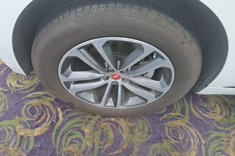 Used Jaguar F-PACE 2016 2.0T Two-Wheel-Drive R-Sport Sport Edition Left Front Wheel Hub