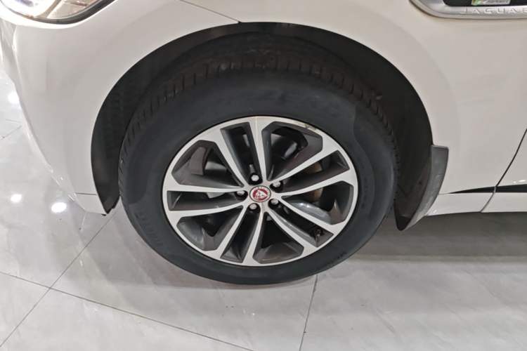 Used Jaguar F-PACE 2016 2.0T Two-Wheel-Drive R-Sport Sport Edition Left Front Wheel Hub