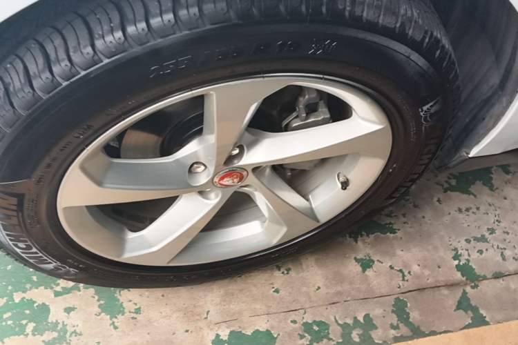 Used Jaguar F-PACE 2016 2.0T Two-Wheel Drive Urban Luxury Edition Left Front Wheel Hub