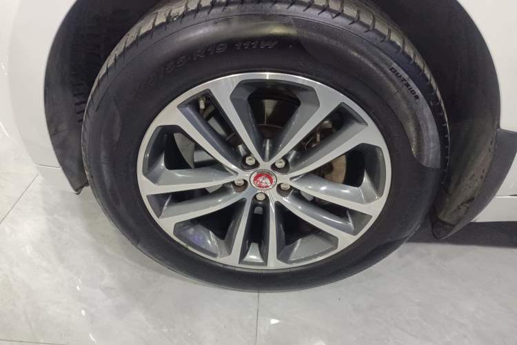 Used Jaguar F-PACE 2016 2.0T Two-Wheel-Drive R-Sport Sport Edition Left Front Wheel Hub