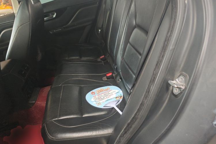 Used Jaguar F-PACE 2016 2.0T Two-Wheel-Drive R-Sport Sport Edition Left Rear Seat