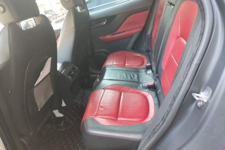 Used Jaguar F-PACE 2016 2.0T Two-Wheel-Drive R-Sport Sport Edition Left Rear Seat