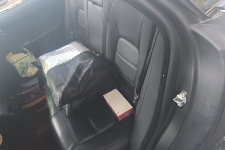 Used Jaguar F-PACE 2016 2.0T Two-Wheel-Drive R-Sport Sport Edition Left Rear Seat