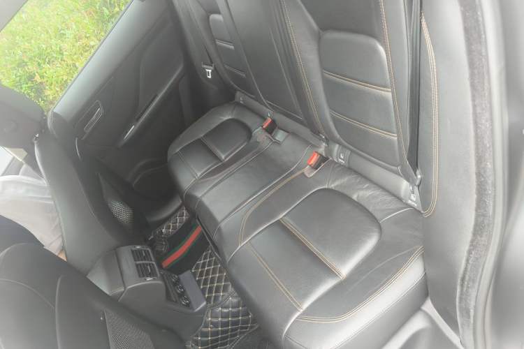 Used Jaguar F-PACE 2016 2.0T Two-Wheel Drive Urban Luxury Edition Left Rear Seat
