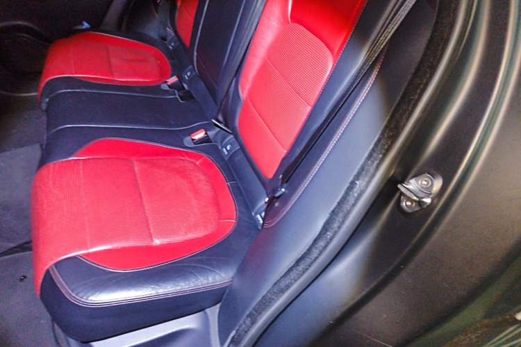 Used Jaguar F-PACE 2016 2.0T Two-Wheel Drive Urban Luxury Edition Left Rear Seat