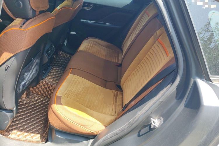 Used Jaguar F-PACE 2016 2.0T Two-Wheel Drive Urban Luxury Edition Left Rear Seat