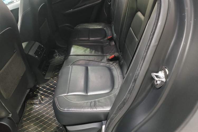 Used Jaguar F-PACE 2016 2.0T Two-Wheel-Drive R-Sport Sport Edition Left Rear Seat