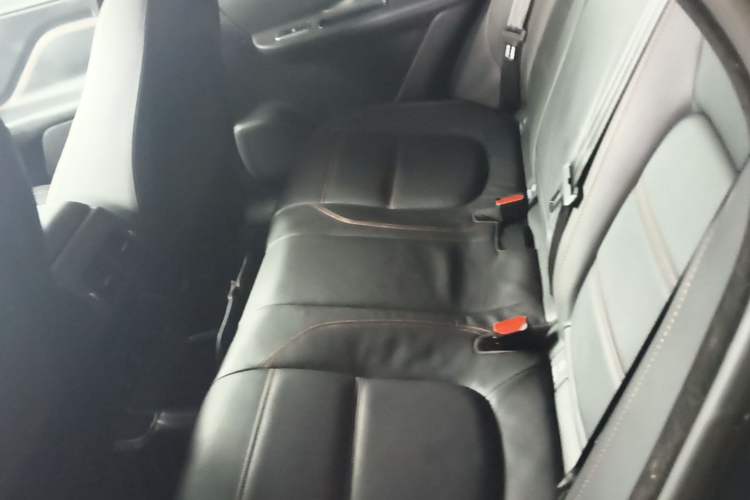 Used Jaguar F-PACE 2016 2.0T Two-Wheel Drive Urban Luxury Edition Left Rear Seat