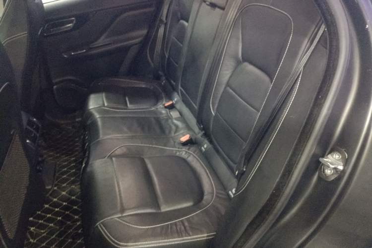 Used Jaguar F-PACE 2016 2.0T Two-Wheel-Drive R-Sport Sport Edition Left Rear Seat