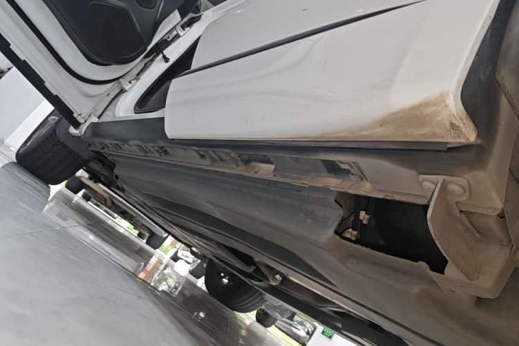 Used Jaguar F-PACE 2016 2.0T Two-Wheel-Drive R-Sport Sport Edition Left Side Sill