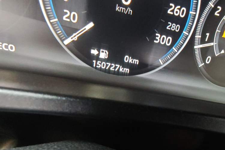 Used Jaguar F-PACE 2016 2.0T Two-Wheel-Drive R-Sport Sport Edition Odometer Close Up