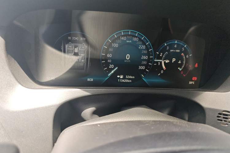 Used Jaguar F-PACE 2016 2.0T Two-Wheel-Drive R-Sport Sport Edition Odometer Close Up