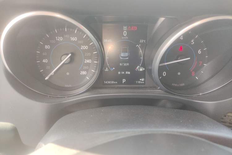 Used Jaguar F-PACE 2016 2.0T Two-Wheel Drive Urban Luxury Edition Odometer Close Up