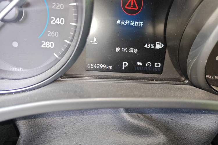 Used Jaguar F-PACE 2016 2.0T Two-Wheel Drive Urban Luxury Edition Odometer Close Up