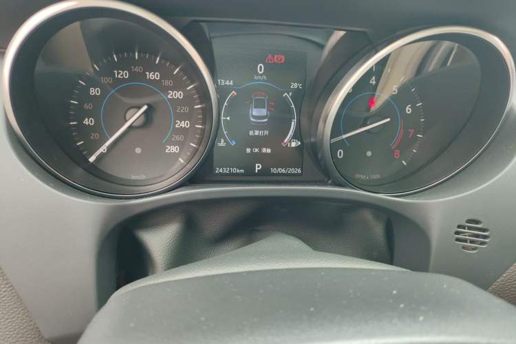 Used Jaguar F-PACE 2016 2.0T Two-Wheel Drive Urban Luxury Edition Odometer Close Up