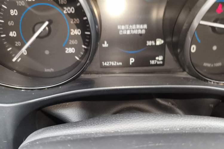 Used Jaguar F-PACE 2016 3.0 SC Four-Wheel Drive R-Sport Sport Edition Odometer Close Up