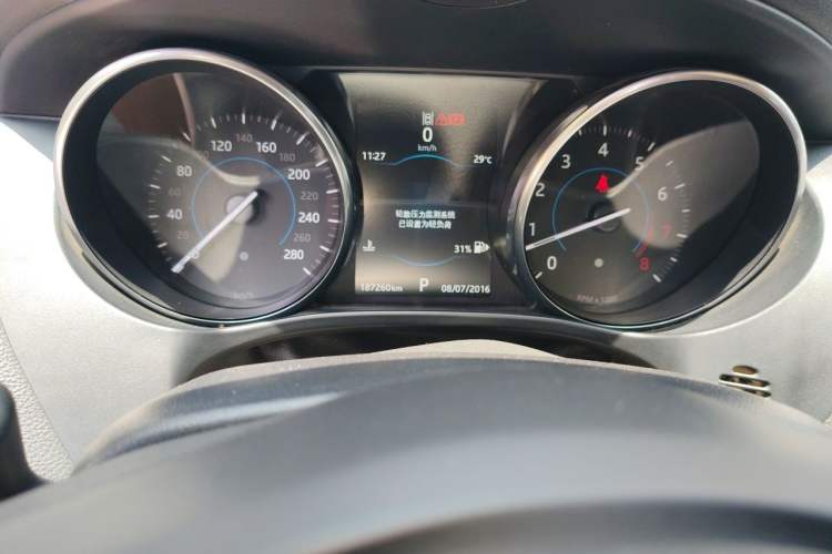 Used Jaguar F-PACE 2016 2.0T Two-Wheel Drive Urban Luxury Edition Odometer Close Up