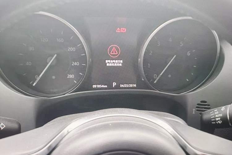 Used Jaguar F-PACE 2016 2.0T Two-Wheel Drive Urban Luxury Edition Odometer Close Up