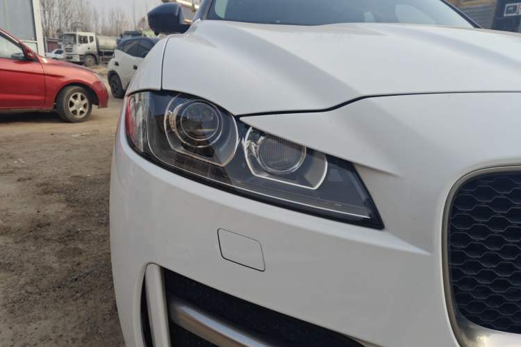 Used Jaguar F-PACE 2016 3.0 SC Four-Wheel Drive R-Sport Sport Edition Right Front Headlight