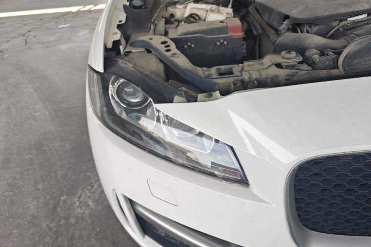 Used Jaguar F-PACE 2016 2.0T Two-Wheel-Drive R-Sport Sport Edition Right Front Headlight