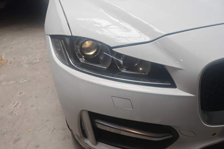 Used Jaguar F-PACE 2016 3.0 SC Four-Wheel Drive R-Sport Sport Edition Right Front Headlight